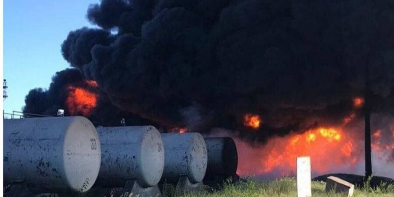 Про це не завжди говорять уголос. Російські агресори знищили 35 нафтобаз в Україні